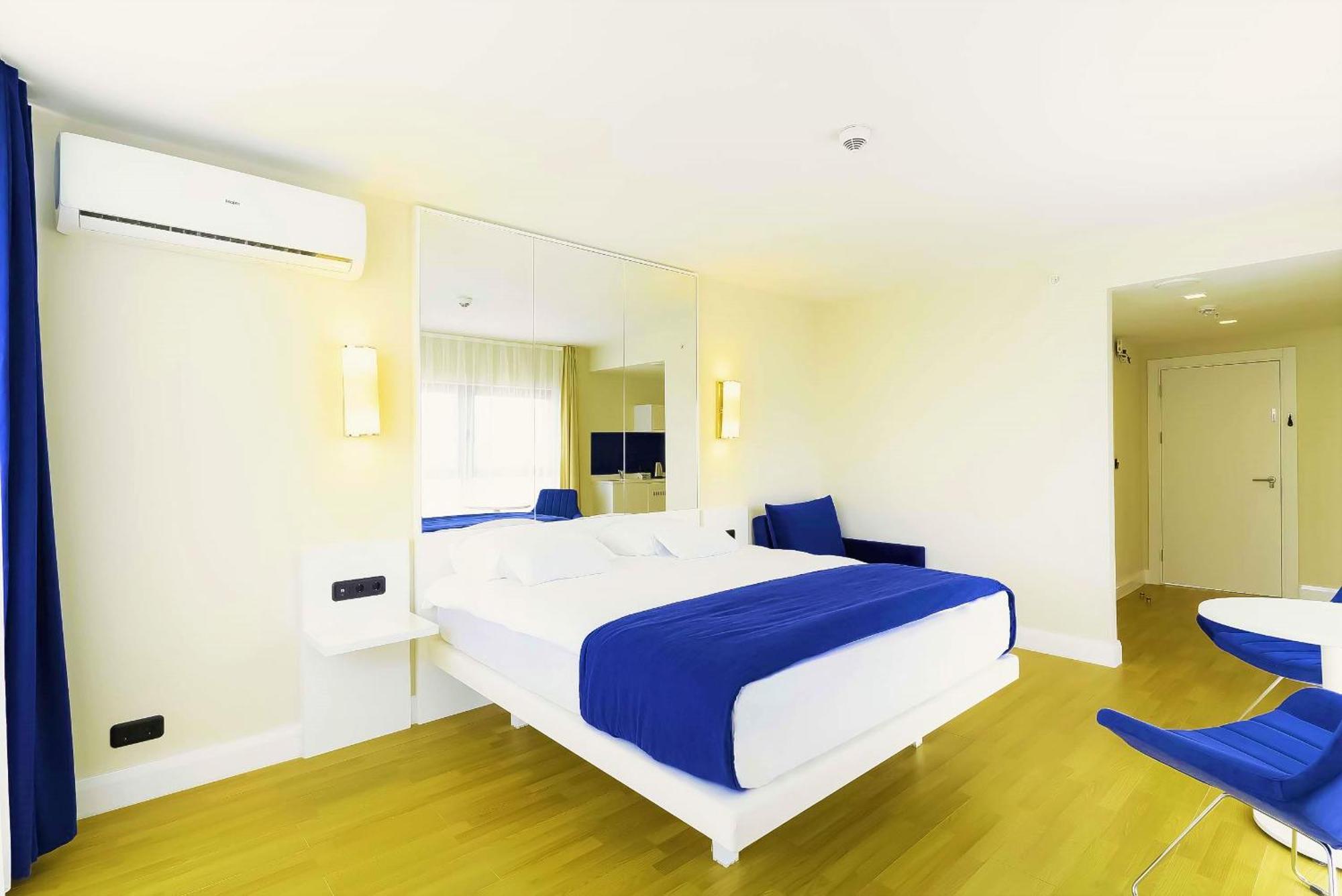 Luxury Beach Front Hotel Batumi Exterior photo