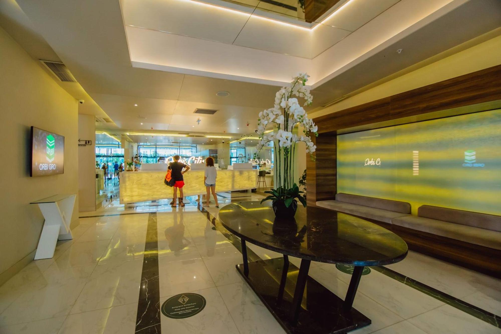 Luxury Beach Front Hotel Batumi Exterior photo