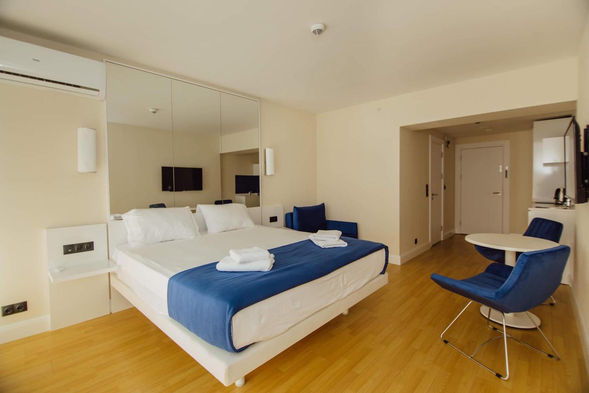 Luxury Beach Front Hotel Batumi Exterior photo